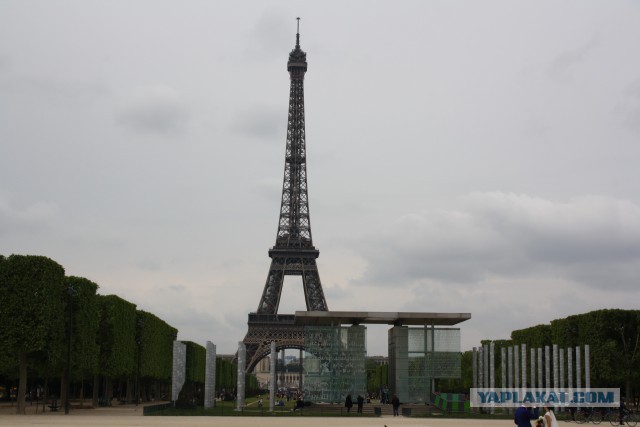 О поездке в Париж: "в Париже наши 90-е"