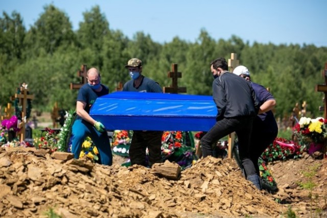 В Кузбассе пенсионер с коронавирусом оказался жив после собственных похорон