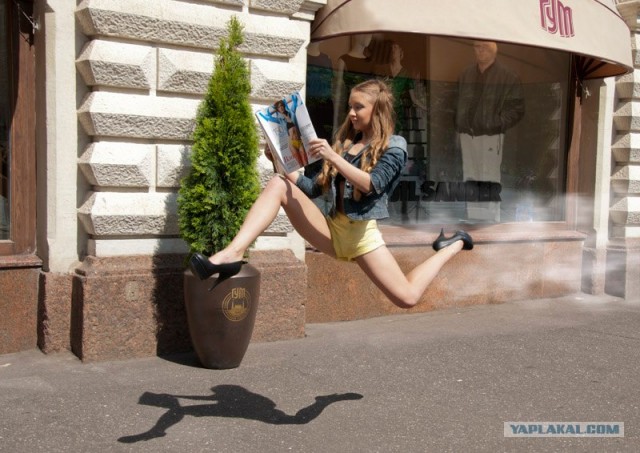 Фотожаба: Читает журнал на лету