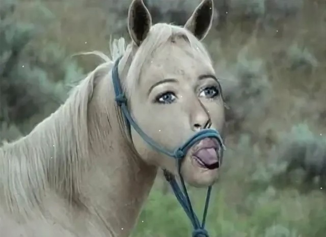 Ксения Собчак снялась полностью обнаженной в купели