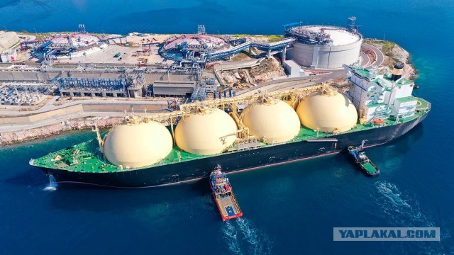 цена СПГ в Азии обвалилась ниже 10 долларов