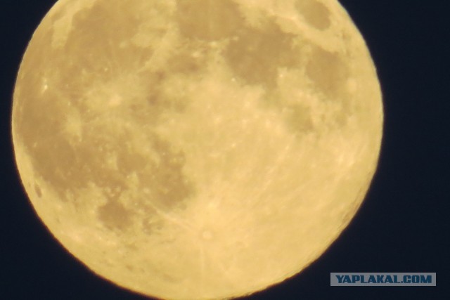 А Вам не кажется что луна какая-то большая?