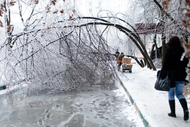 Лед на улицах Москвы