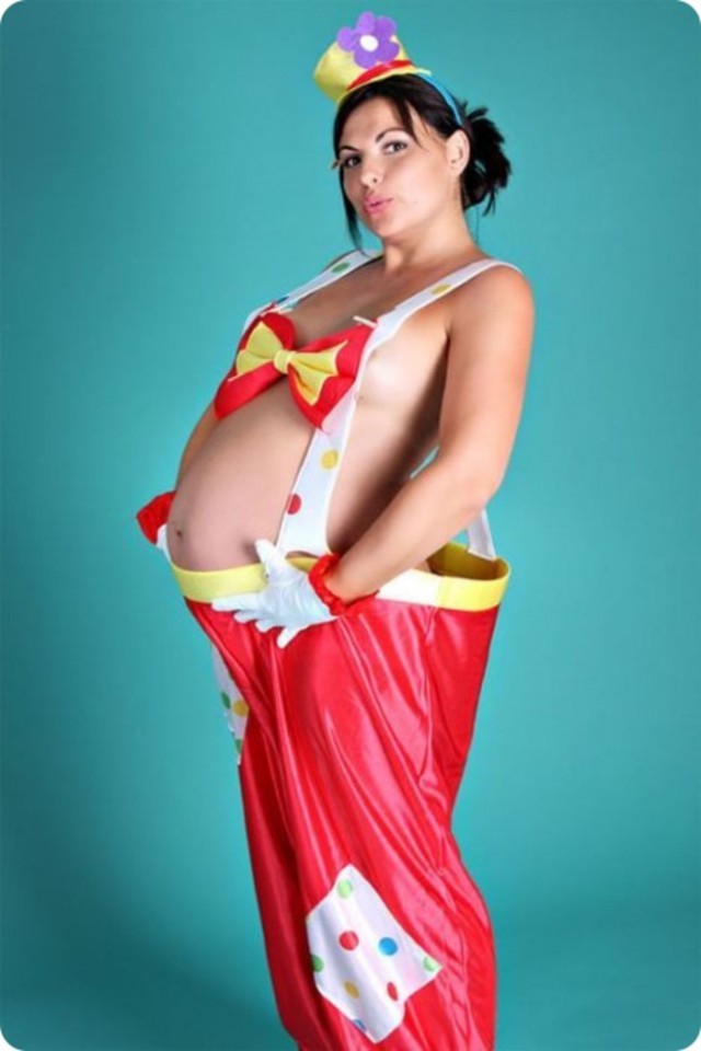 Странные костюмы для беременных