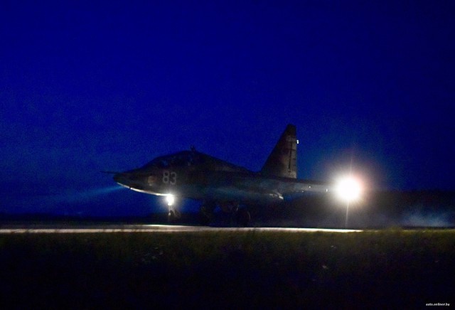 На трассу М4 садятся боевые самолеты