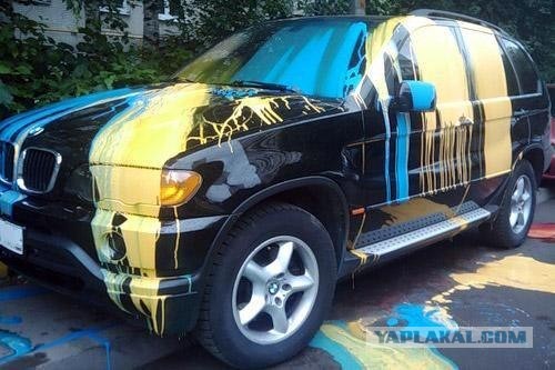 Bmw X5 превратили в радугу