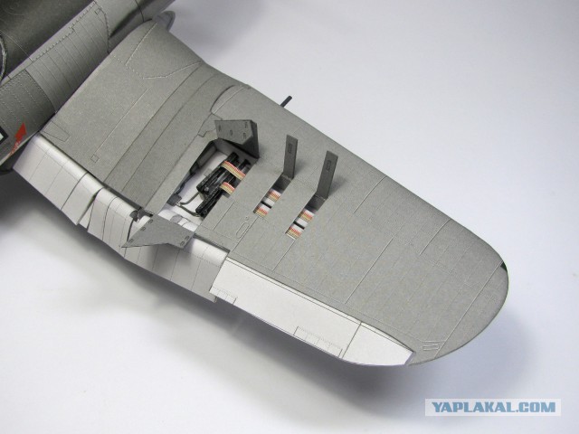 AU-1  Модель самолета из бумаги