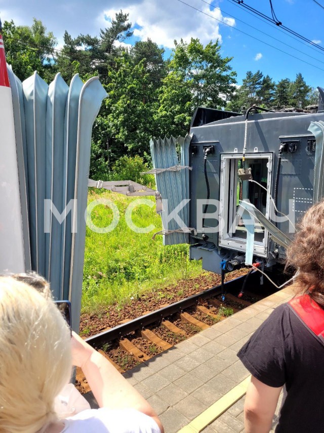 Вагон оторвался у поезда «Иволга» на станции МЦД-3 «Кратово»