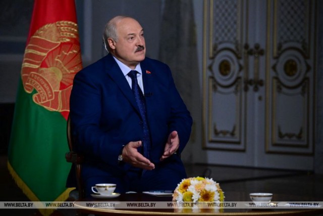 Лукашенко: «Давайте сядем за стол переговоров и закончим эту драчку. Она ни украинцам, ни россиянам, ни белорусам не нужна»
