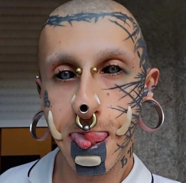 *Зачёркнуто*