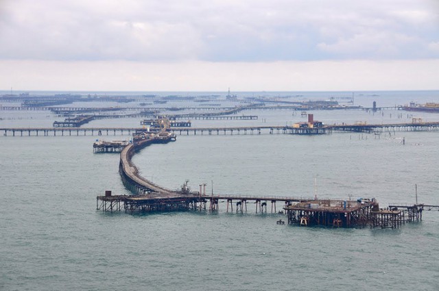 Город на сваях в открытом море