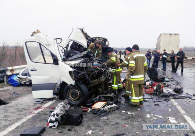 Жуткое ДТП под Лубнами: микроавтобус столкнулся с грузовиком - восемь погибших