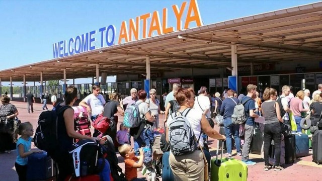 Из-за турецких угроз Россия перебросила в Сирию 600 десантников