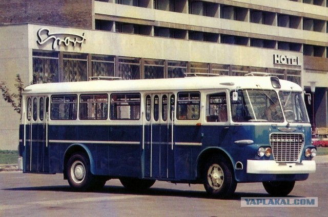 По улицам Казани проехал раритетный автобус