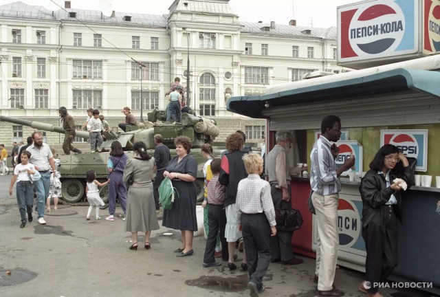 Когда Советский Союз расплачивался с Pepsi военными кораблями