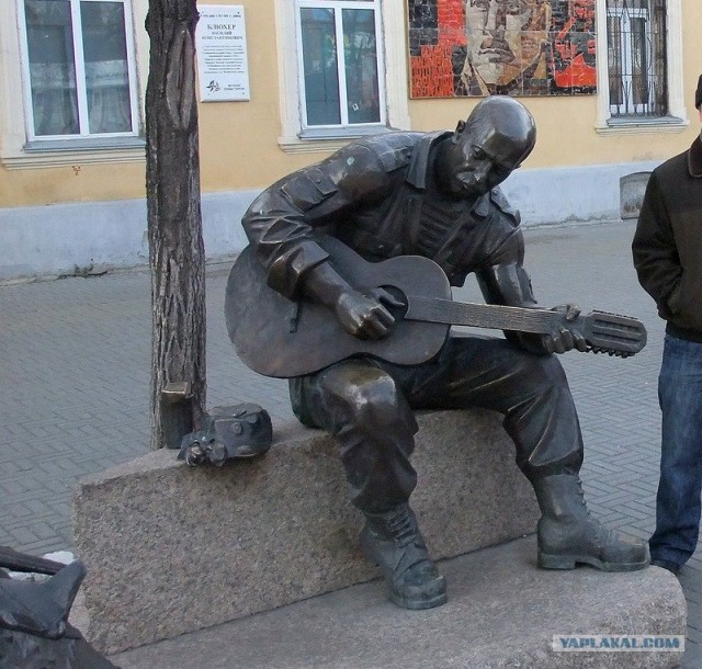 Необычные памятники
