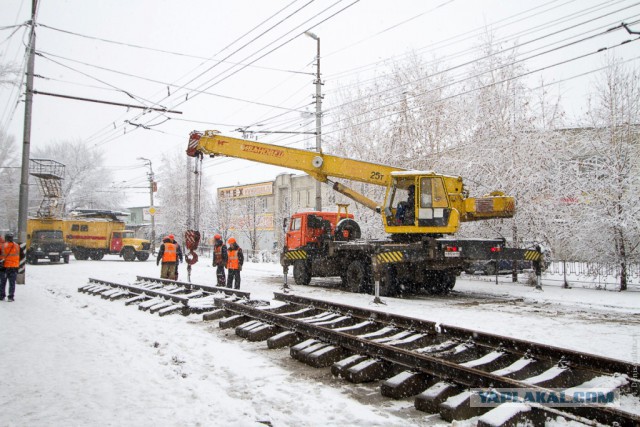 Транспортировка паровоза в Саратове