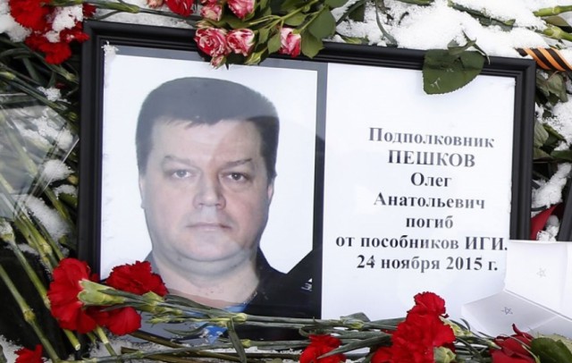 Бомбардировщику Су-34 дали имя Олега Пешкова