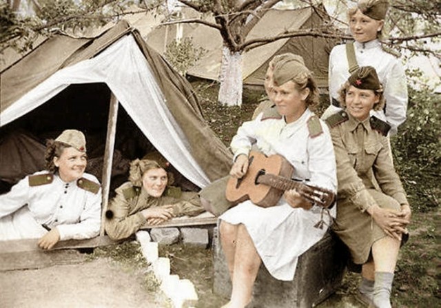 Фотографии связанных с историей Красной и Советской Армии.