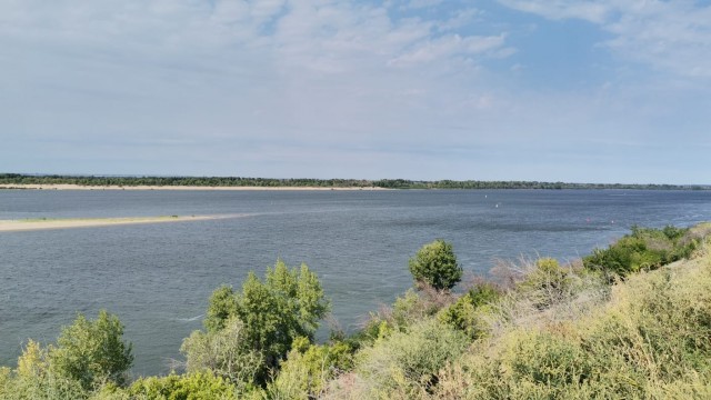 Солнце, небо и лунища