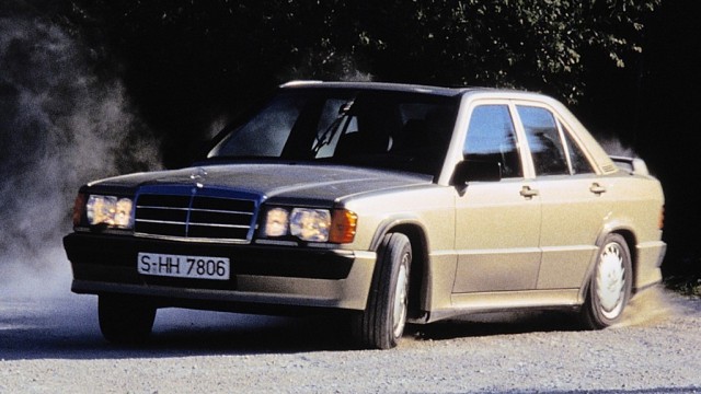 Маленький, но настоящий: как создавали Mercedes 190 и почему он стал звездой