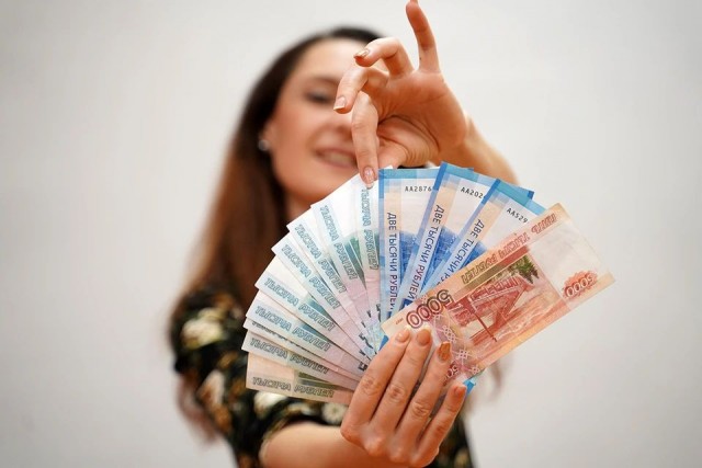 Почти 700 тысяч рублей в месяц нужно москвичам для счастья
