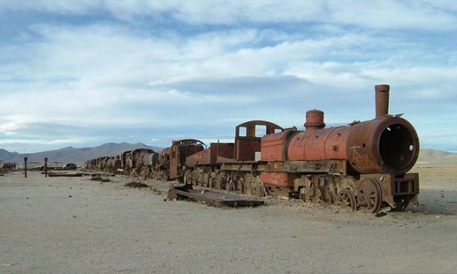 Заброшенный поезд в Боливийской пустоши