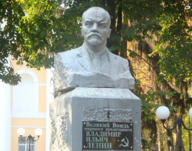 Памятники Ленину