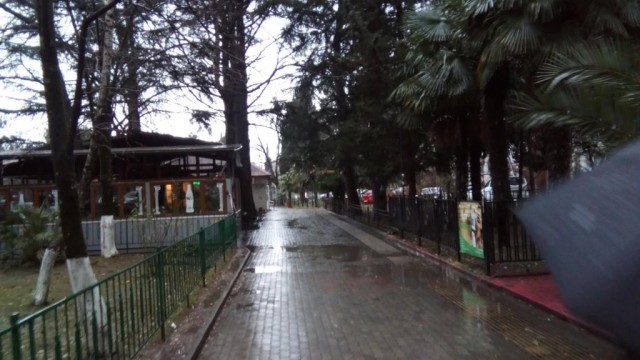 Жесткое задержание пенсионера, задержание деда, торговавшего мясом рядом с рынком