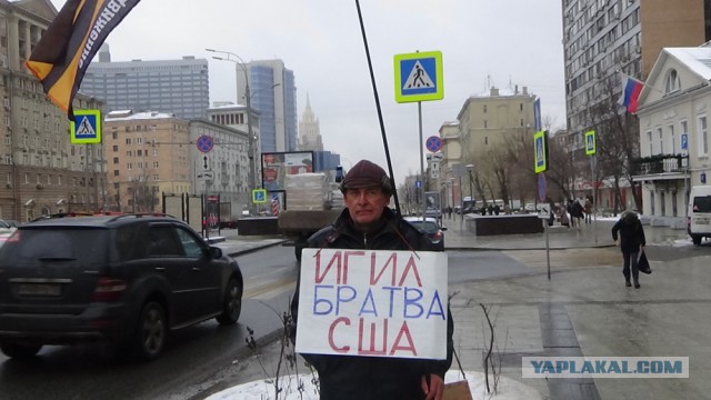 Небольшой кипиш возле торгового центра..