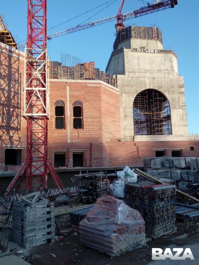 Четырнадцать рабочих обманули на стройке главного храма Вооружённых сил России.