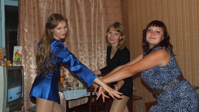 Тети позируют