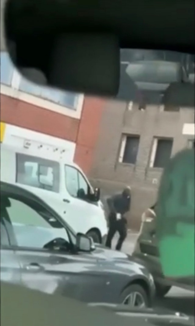 Куда заливать бензин в Теслу?