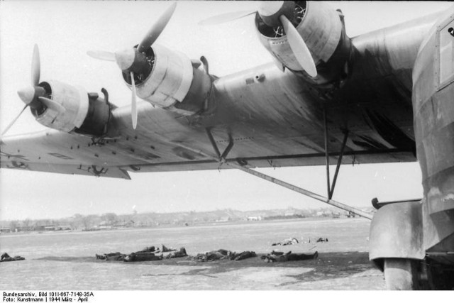 Редкие самолеты. Me-323