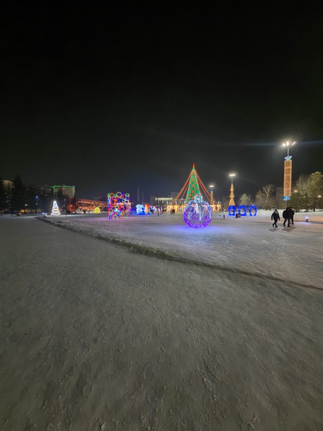 Что происходит. Время 10 вечера.