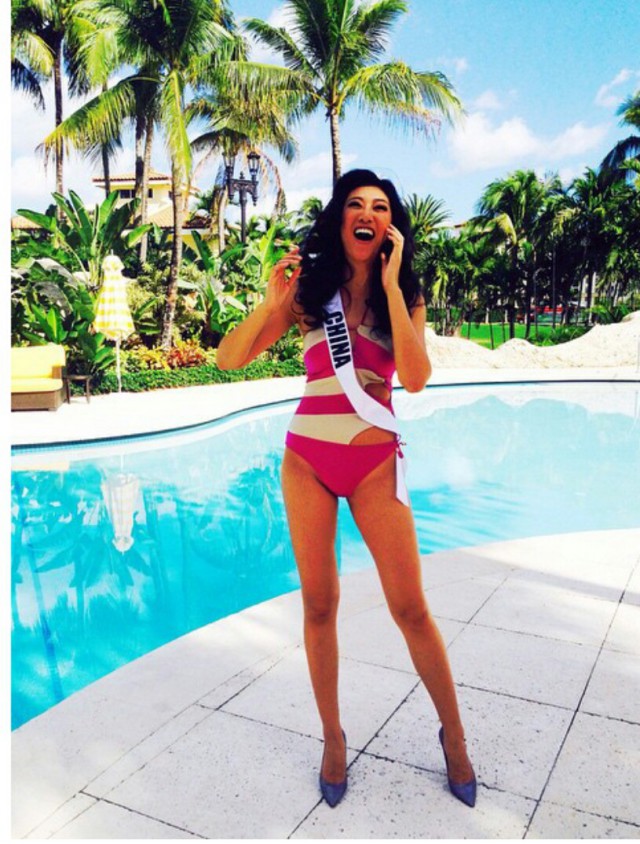 Мисс Вселенная - 2015: выход в купальниках