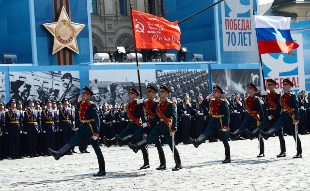 Про Серп и Молот и один праздничный видеоролик...