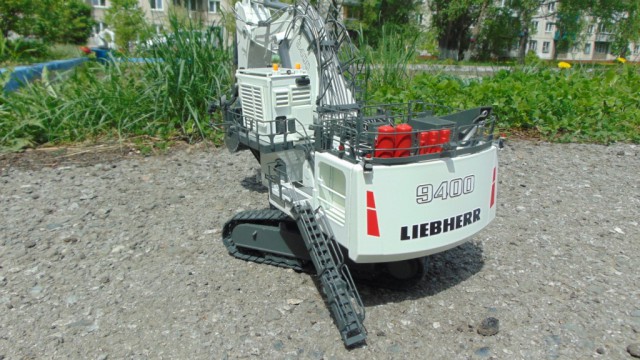 LIEBHERR R9400 Радиоуправляемая дилерская модель экскаватора в 50 масштабе