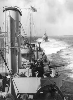 Бой между эсминцем и подводной лодкой снятый на камеру.Конвой « SC - 94 », Северная Атлантика.6 августа 1942 года