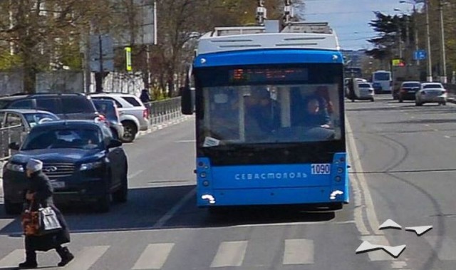 Без маски не пускают в троллейбус