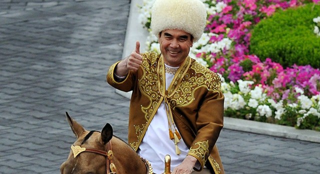 Туркменские чиновники обнаружили сокращение населения страны в два раза