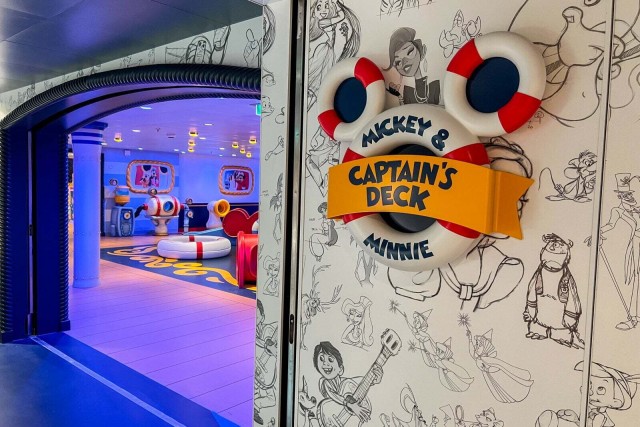 Disney спустила на воду свой крупнейший круизный лайнер Wish. Это плавучий парк развлечений, где, кажется, есть всё