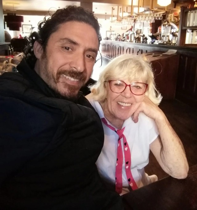 83-летняя британка пожаловалась на чрезмерную сексуальную активность 37-летнего мужа-египтянина