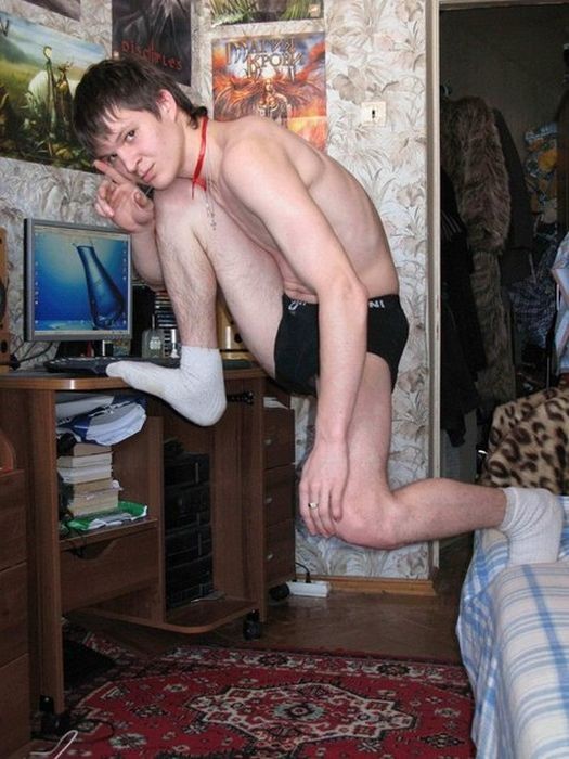 Вот его скрючило то.