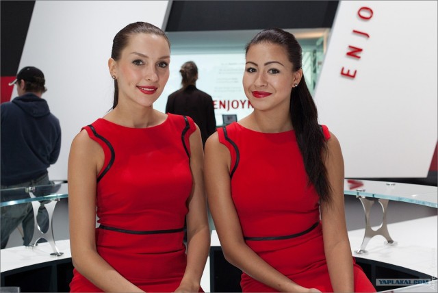 Девушки на ММАС 2012