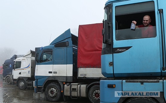 Россия полностью остановила транзит украинских грузовиков