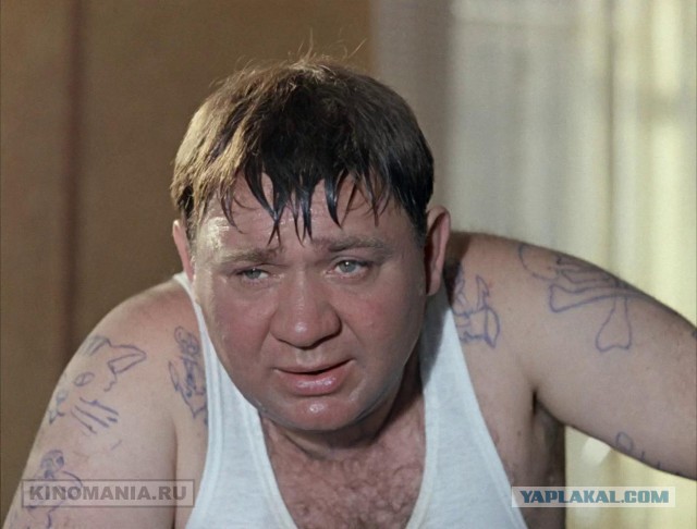 Трижды судимый мужчина с пауком на черепе стал депутатом