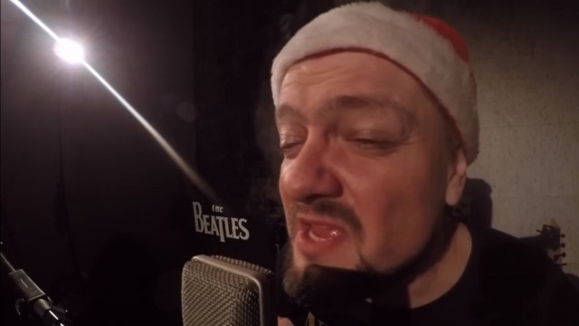 Друзья! Один за одним звезды эстрады отказываются петь мою песню. Почему?