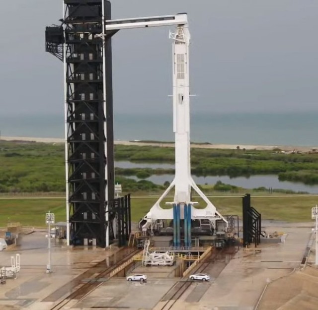 Прямая трансляция пилотируемого запуска SpaceX Crew Dragon