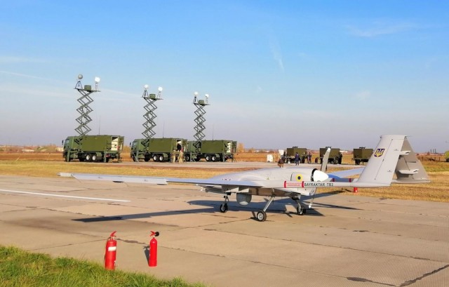 Поражение азербайджанскими БЛА пусковой установки 5П85С и РЛС СТ-68УМ ЗРК С-300ПС Армении